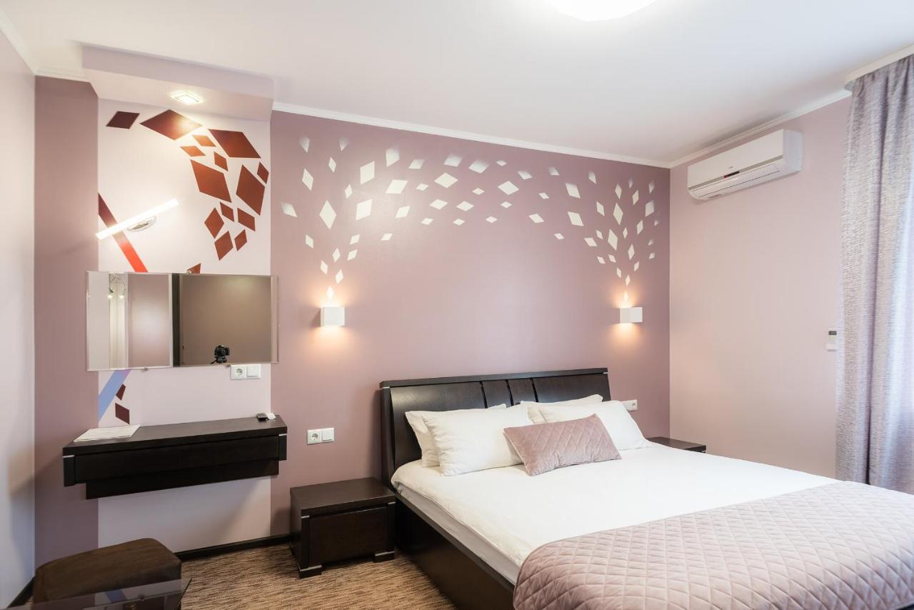 Rhombus Hotel